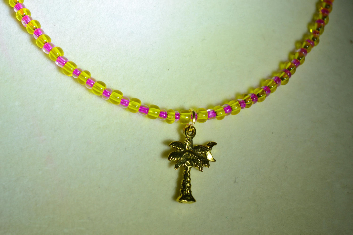 Palm tree pendant glass bead choker. Pink and yellow