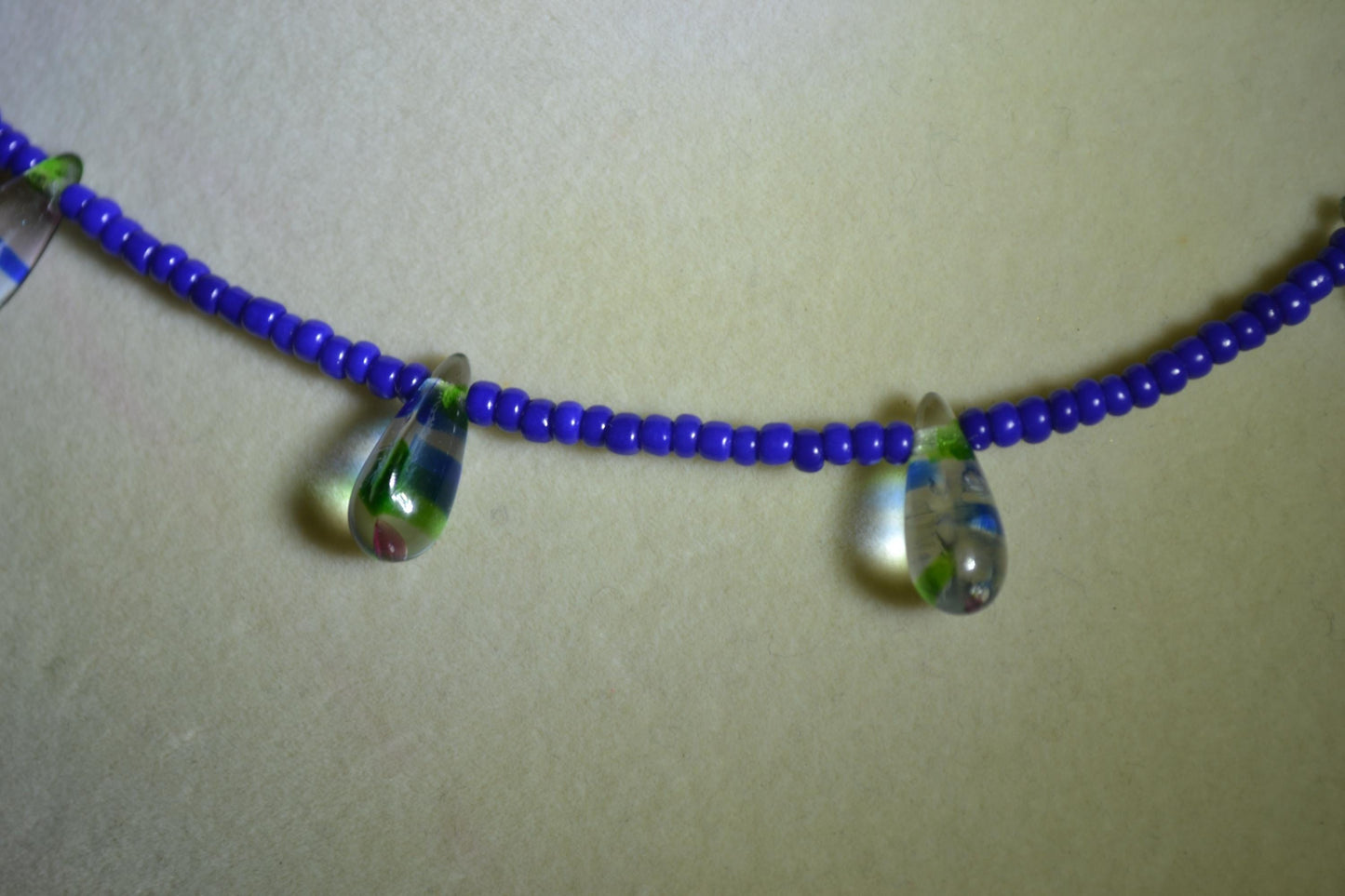 Multicolor glass bead choker. Navy and rainbow