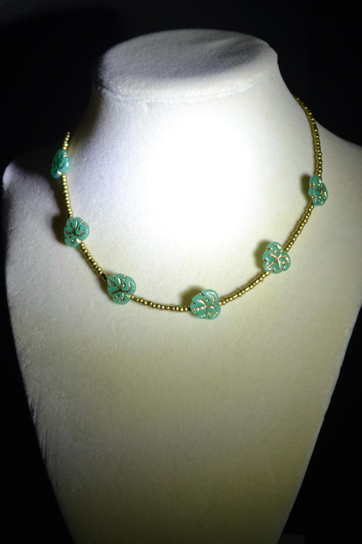 Multicolor glass bead choker. Gold and green monstera