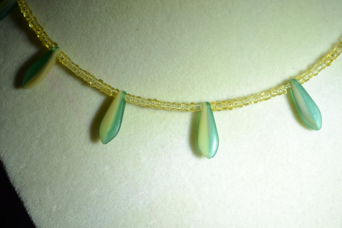 Multicolor glass bead choker. Sand and teal