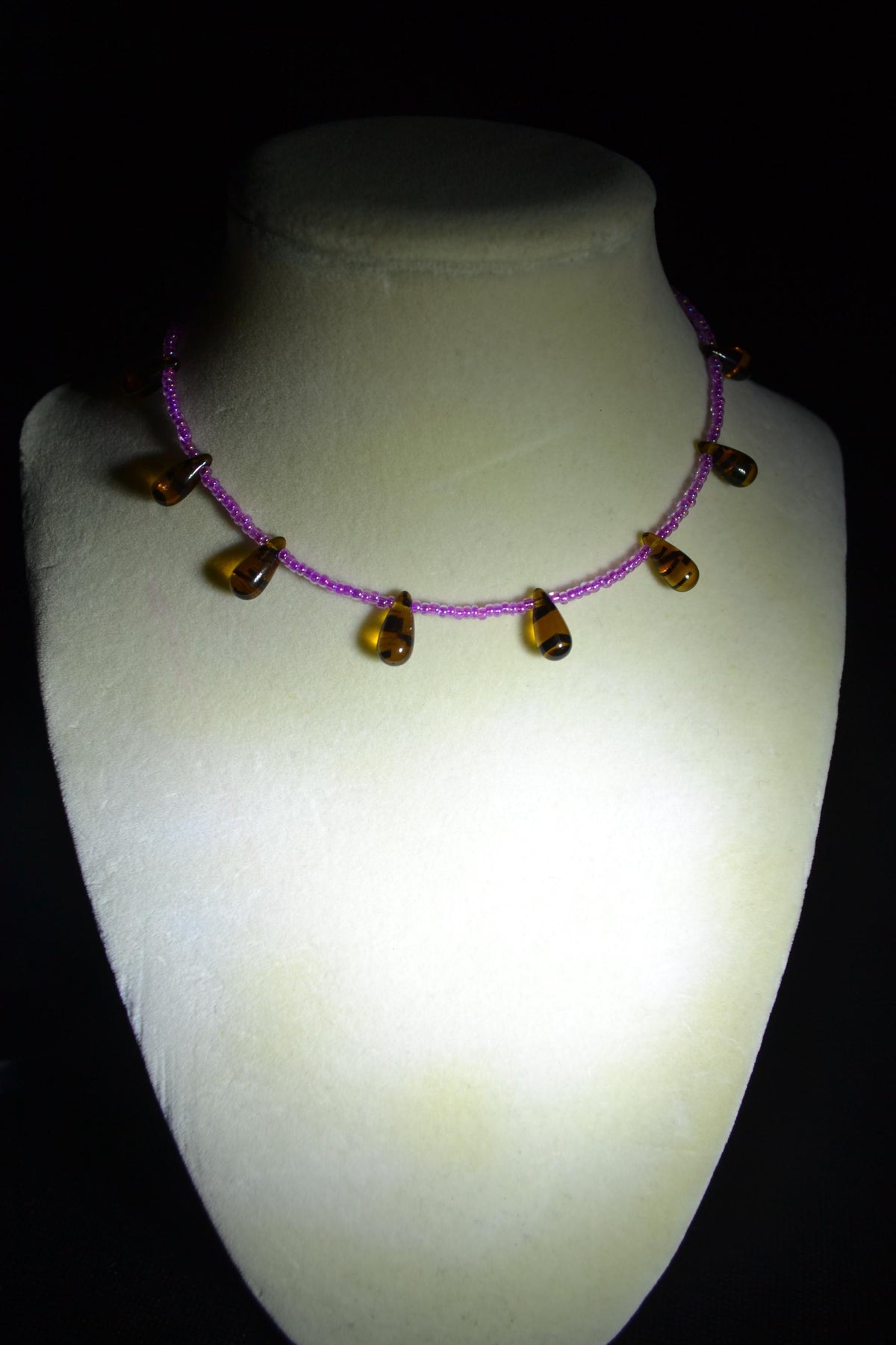 Multicolor glass bead choker. Tortoise and fuschia