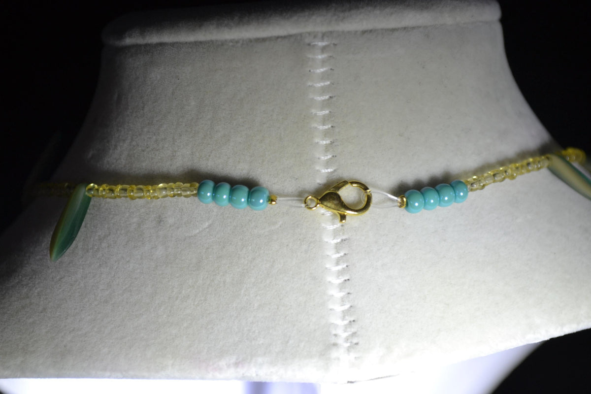Multicolor glass bead choker. Sand and teal