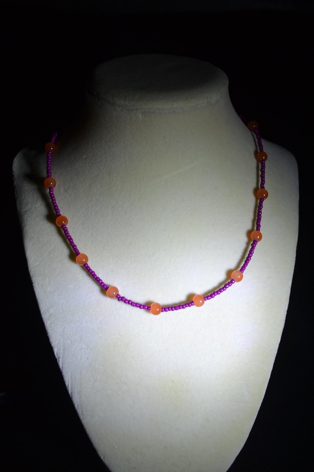 Multicolor glass bead necklace. Orange and berry
