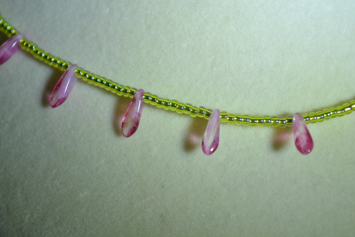 Multicolor glass bead choker. Lime and raspberry