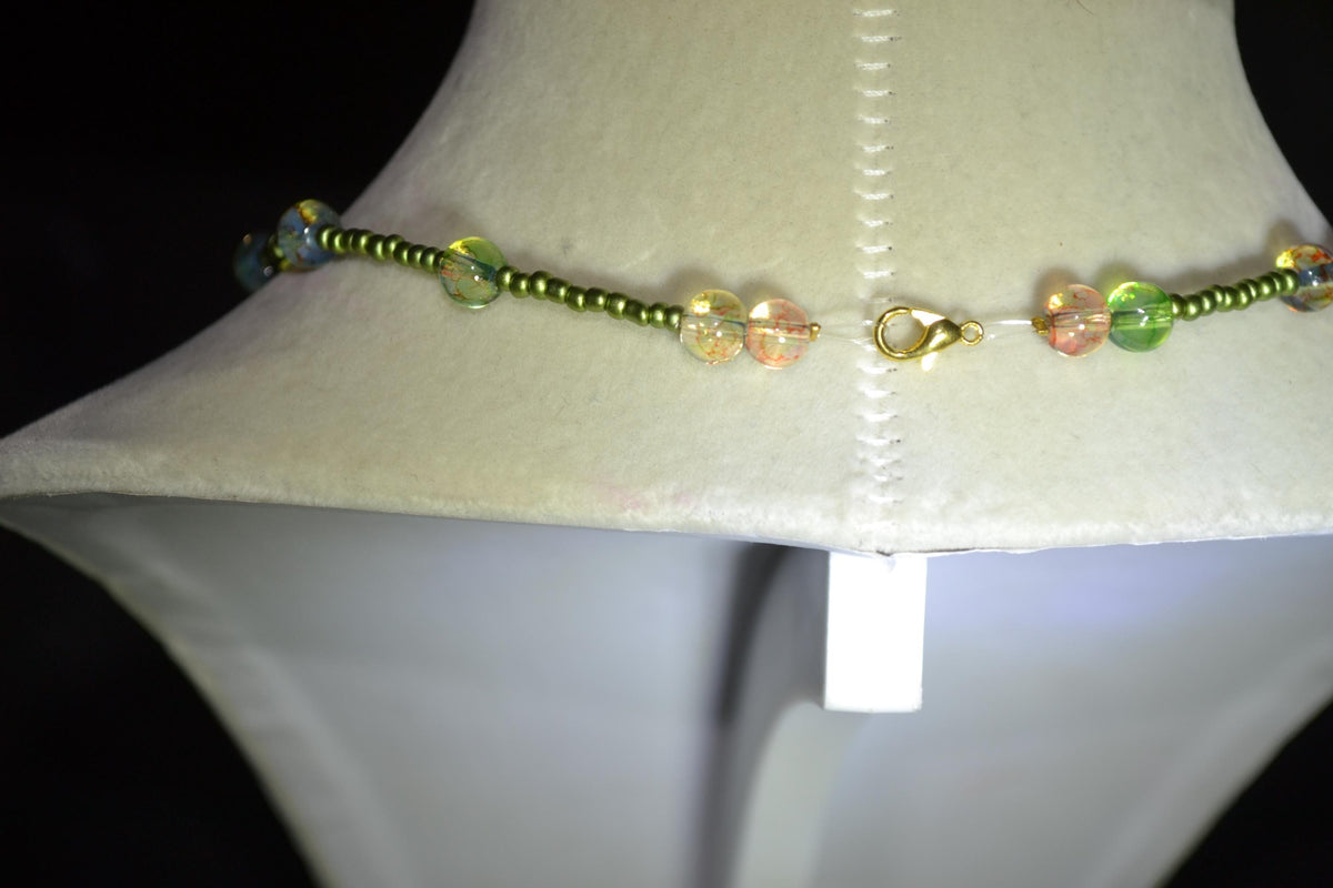 Multicolor glass bead choker. Metallic green and topaz