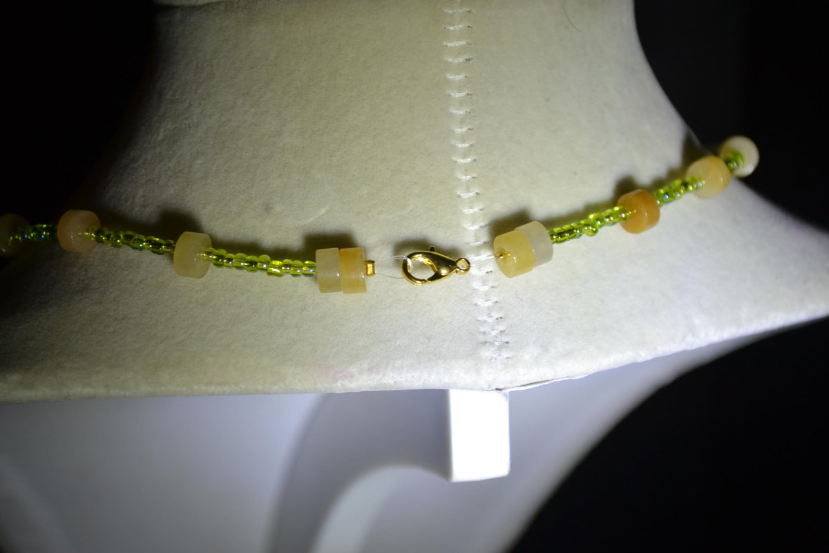 Multicolor glass bead choker. Yellow jade and green
