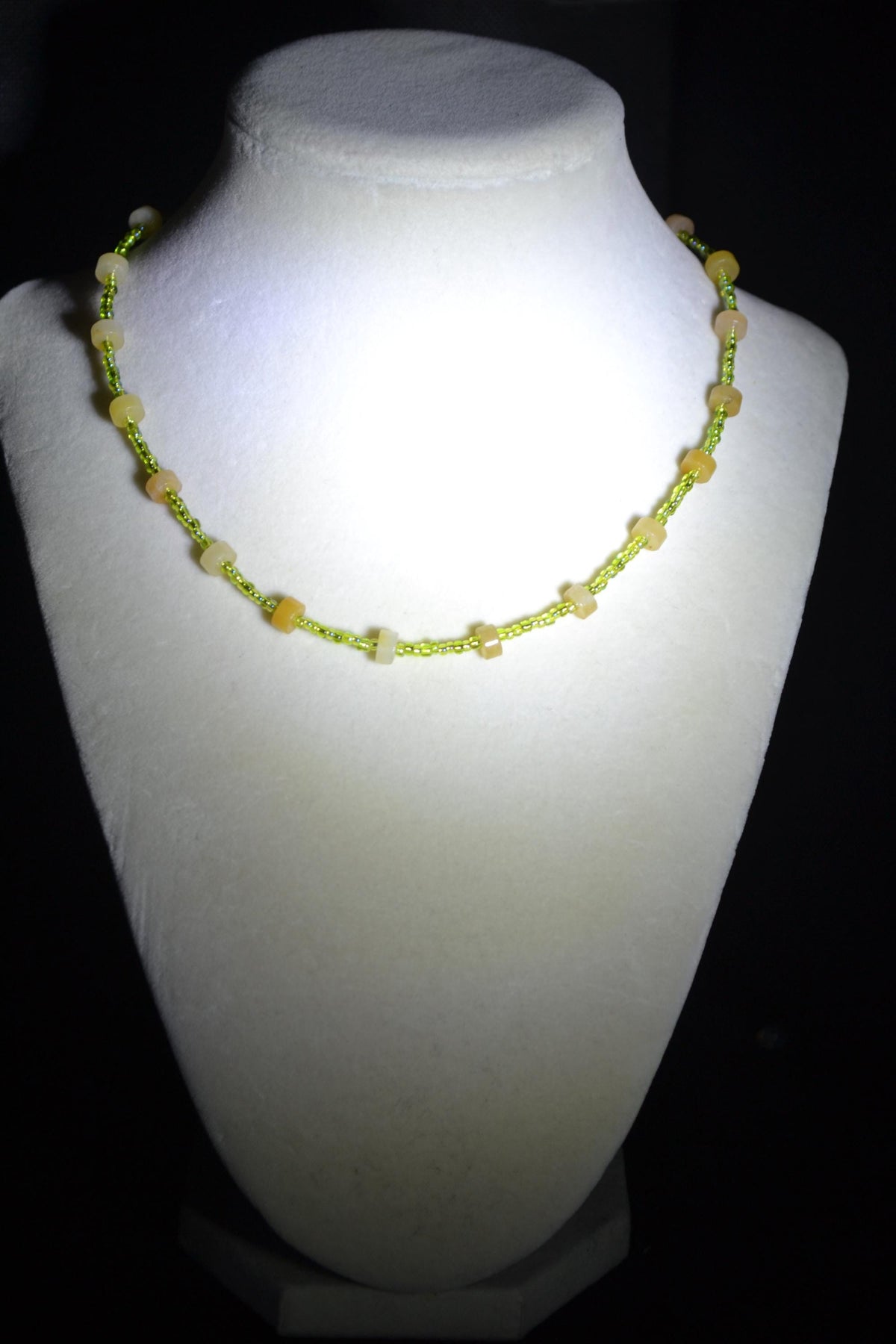Multicolor glass bead choker. Yellow jade and green