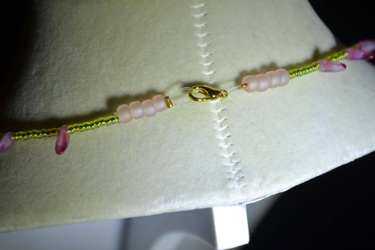 Multicolor glass bead choker. Lime and raspberry