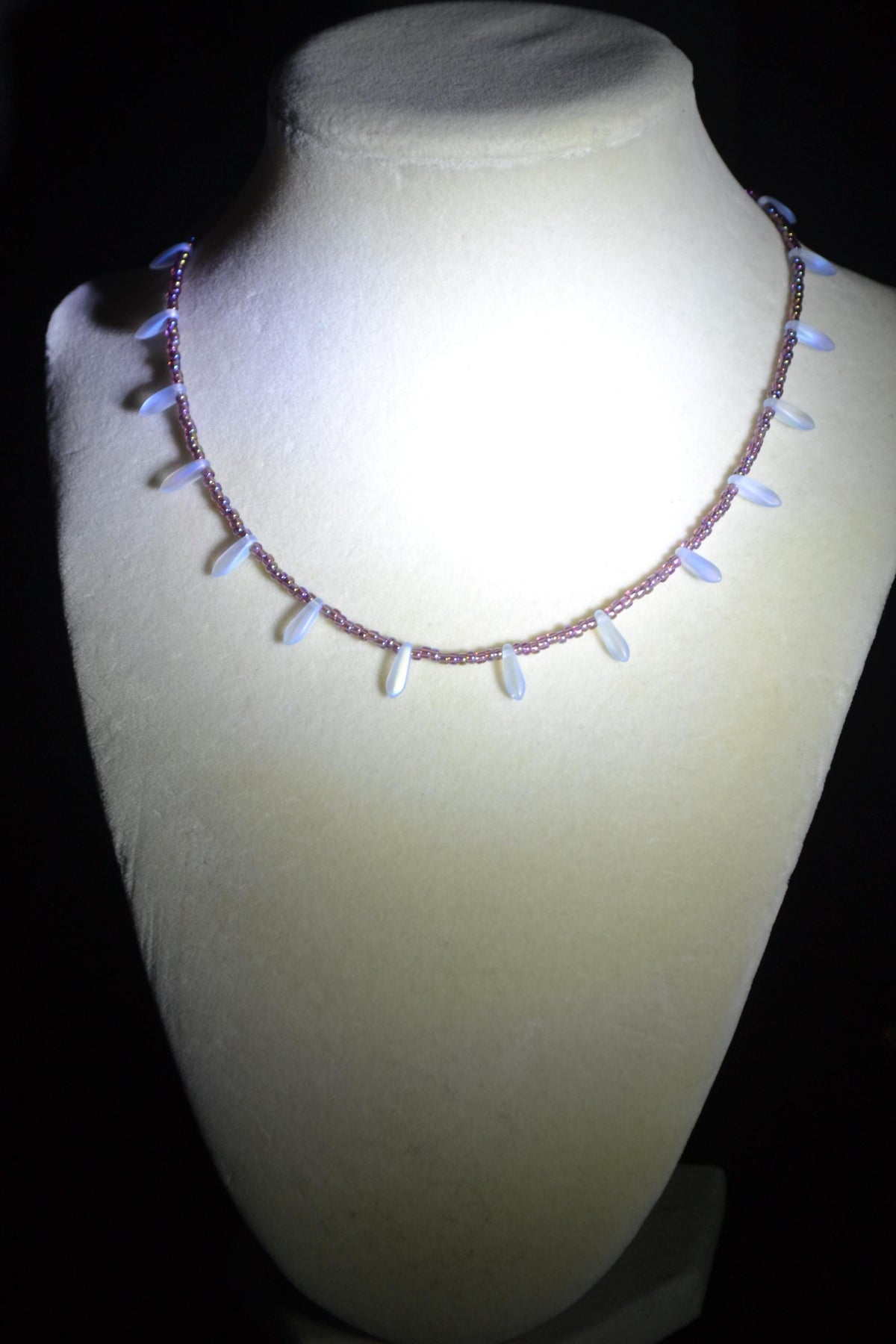 Multicolor glass bead choker. Amethyst and frosted blue