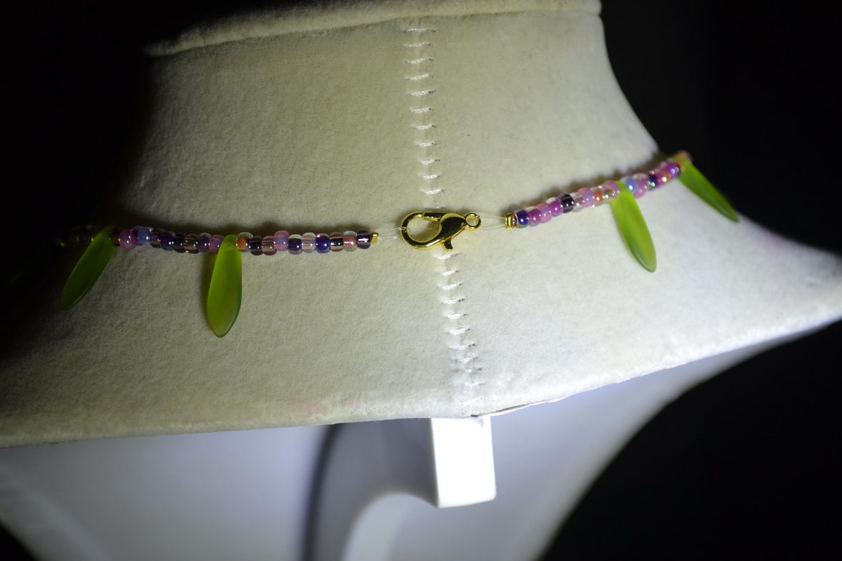 Multicolor glass bead choker. Purples and frosted green