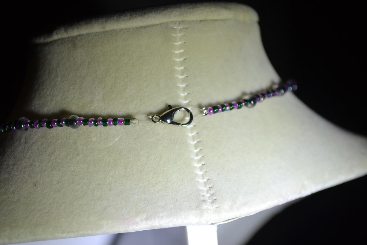 Silver gecko pendant glass bead necklace. Pine green & hot pink