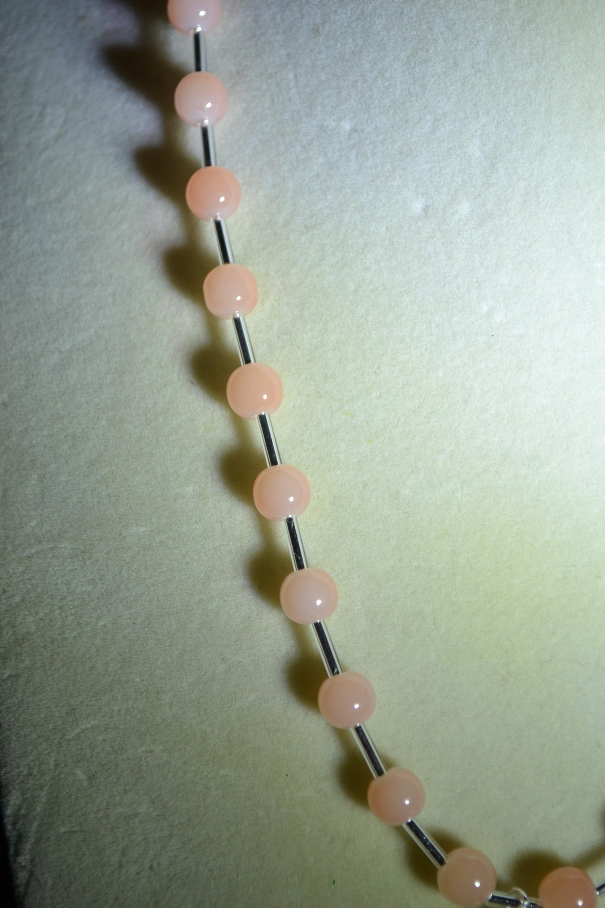 Silver sea shell pendant glass bead necklace. Coral and silver