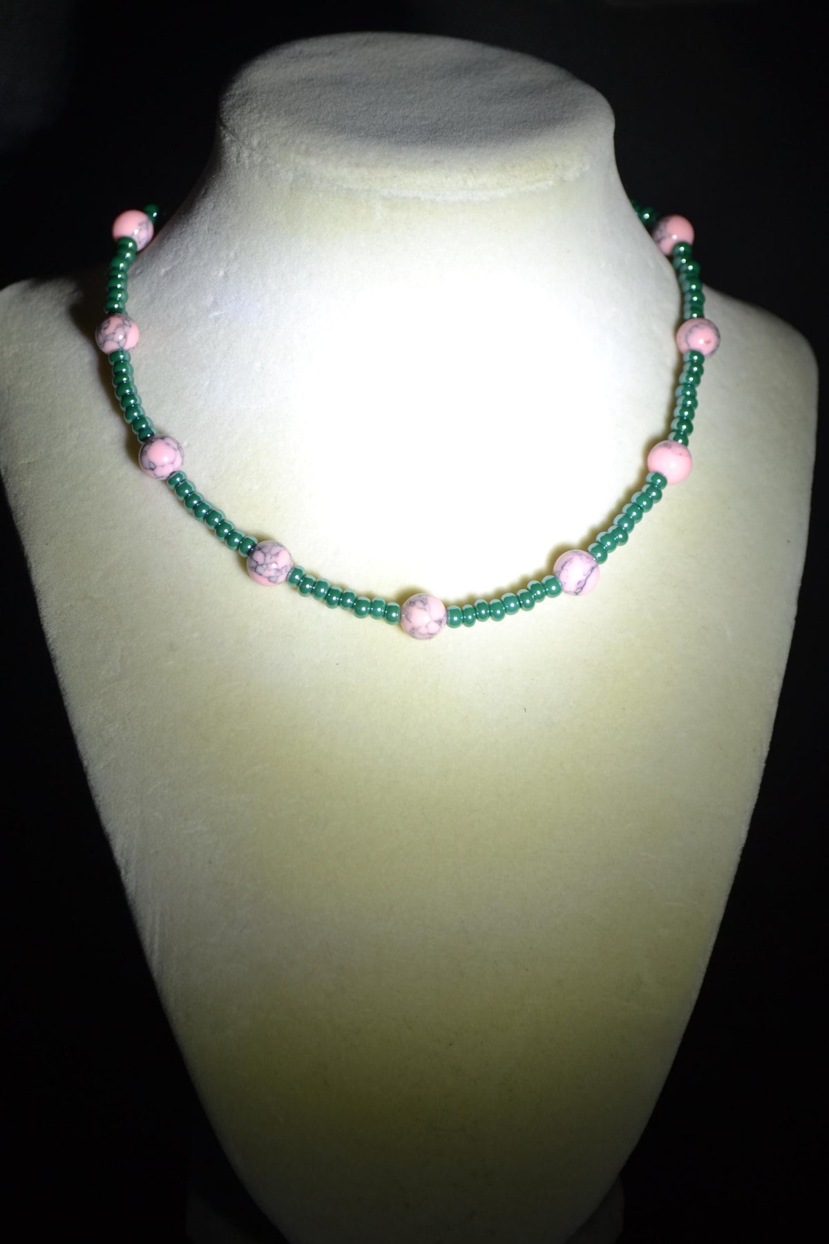 Multicolor glass bead choker. Teal and pink turquoise