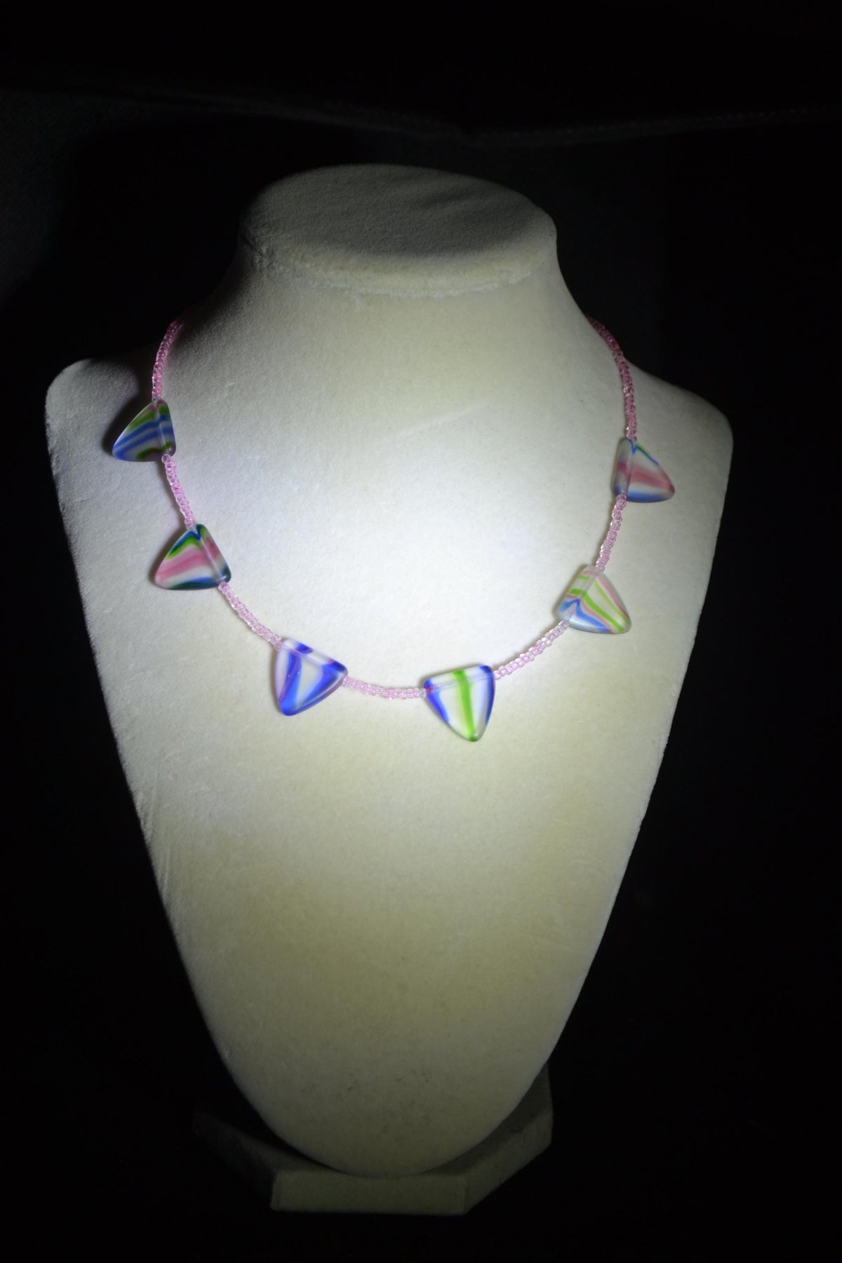 Multicolor glass bead choker. Pinks and tie dye
