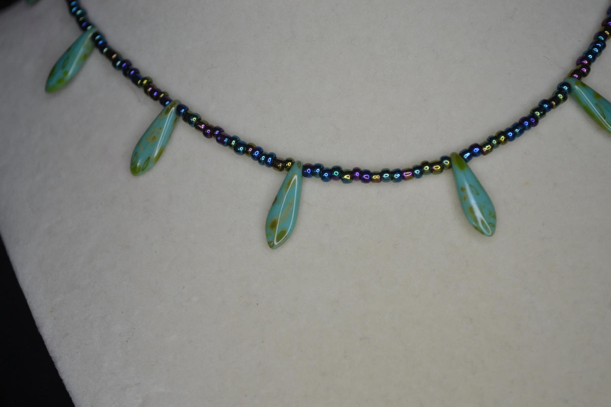 Multicolor glass bead choker. Turquoise daggers and oil spill