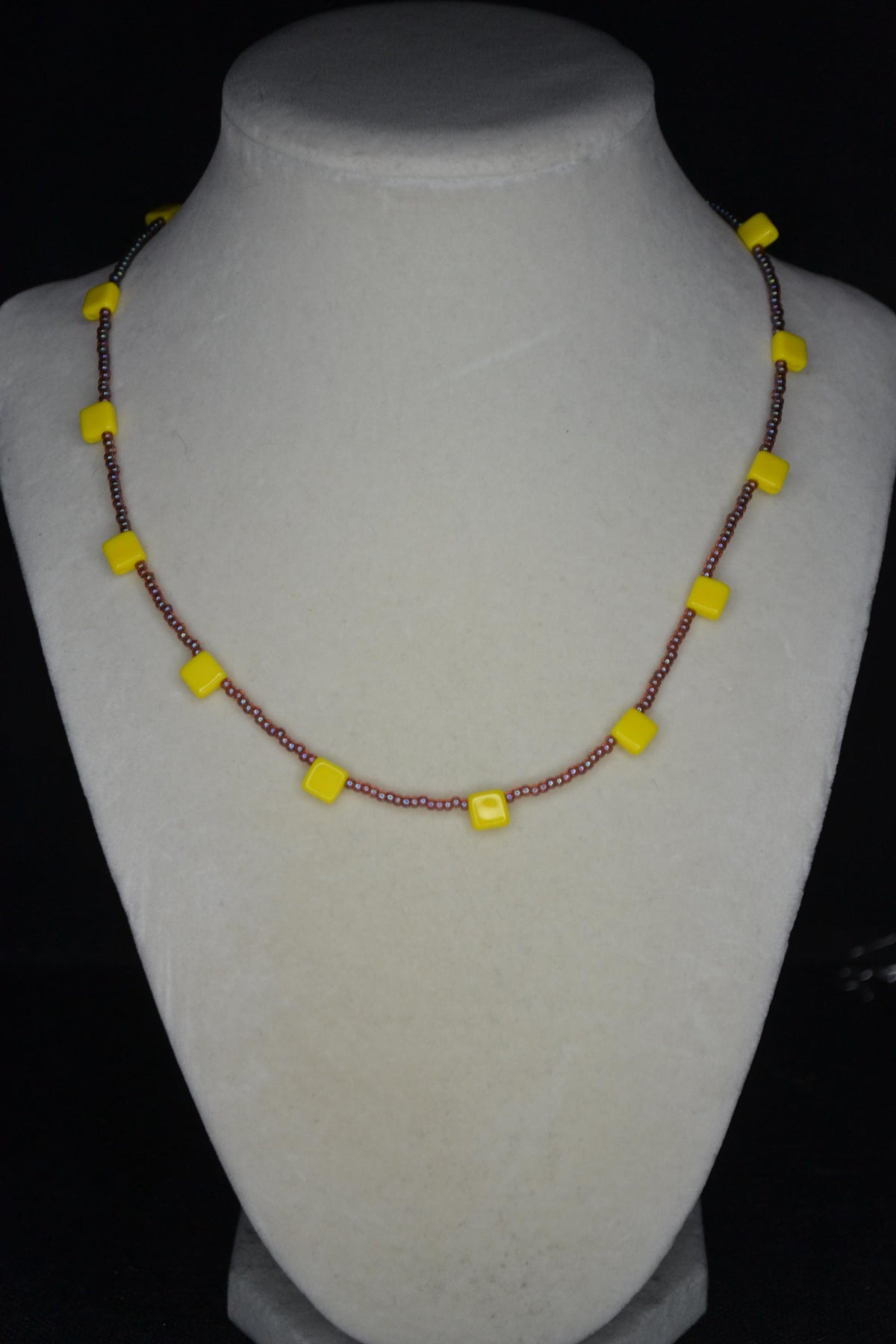 Multicolor glass bead necklace. Yellow tiles and amethyst