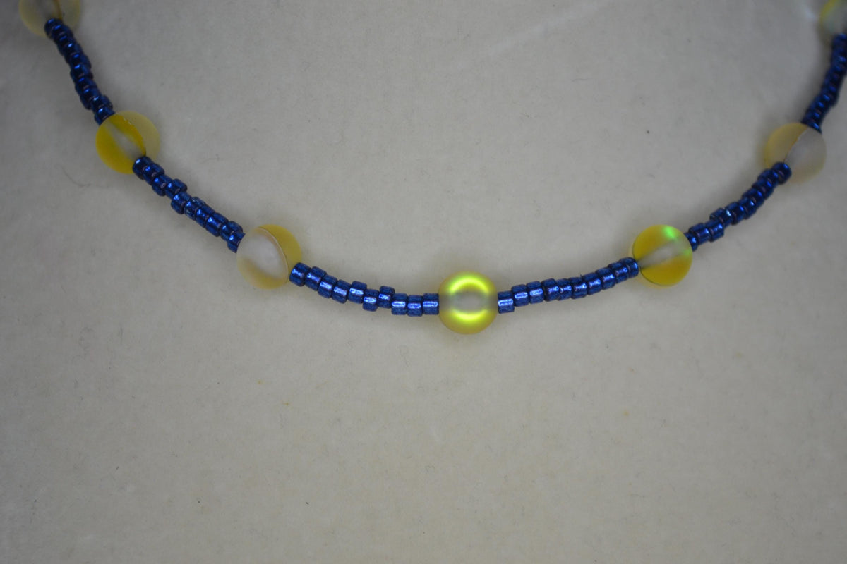 Multicolor glass bead choker. Frosted yellow and navy