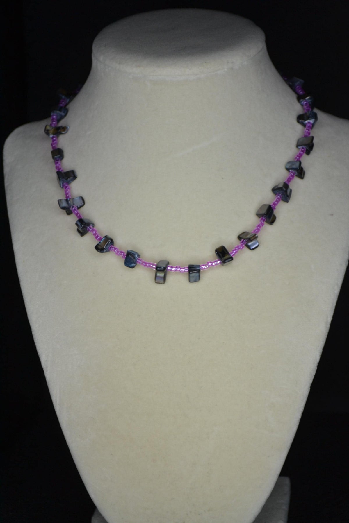 Multicolor glass bead choker. Black abalone and hot pink