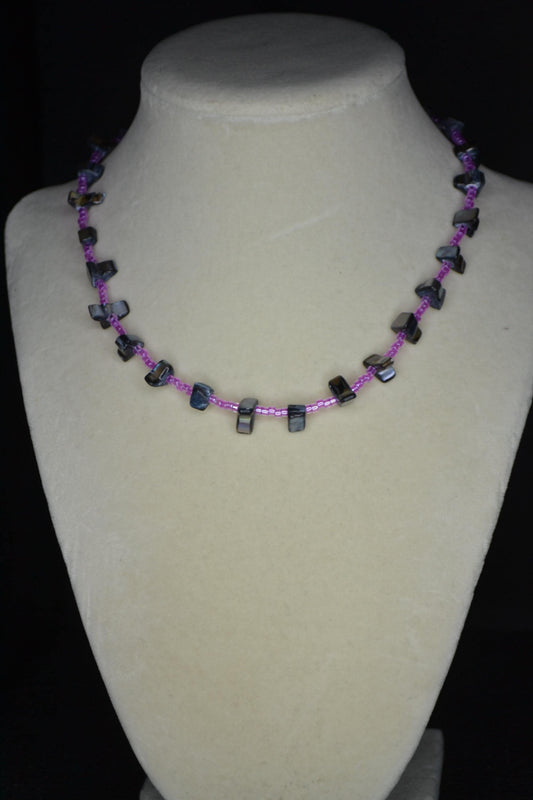 Multicolor glass bead choker. Black abalone and hot pink