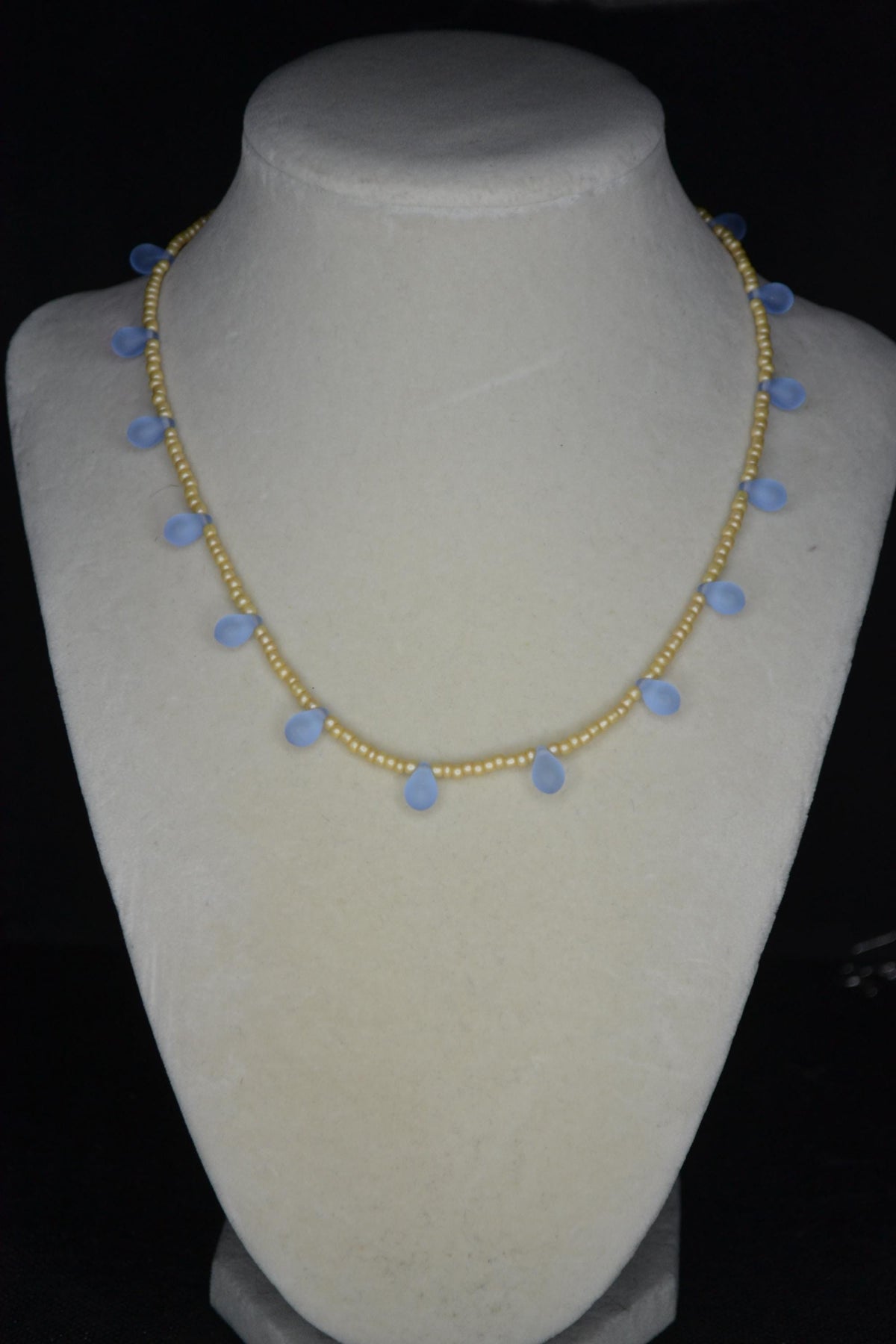 Multicolor glass bead necklace. Pearl yellow and frosted blue drops