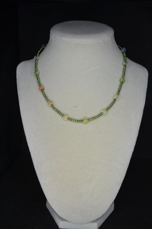 Multicolor glass bead choker. Metallic green and topaz