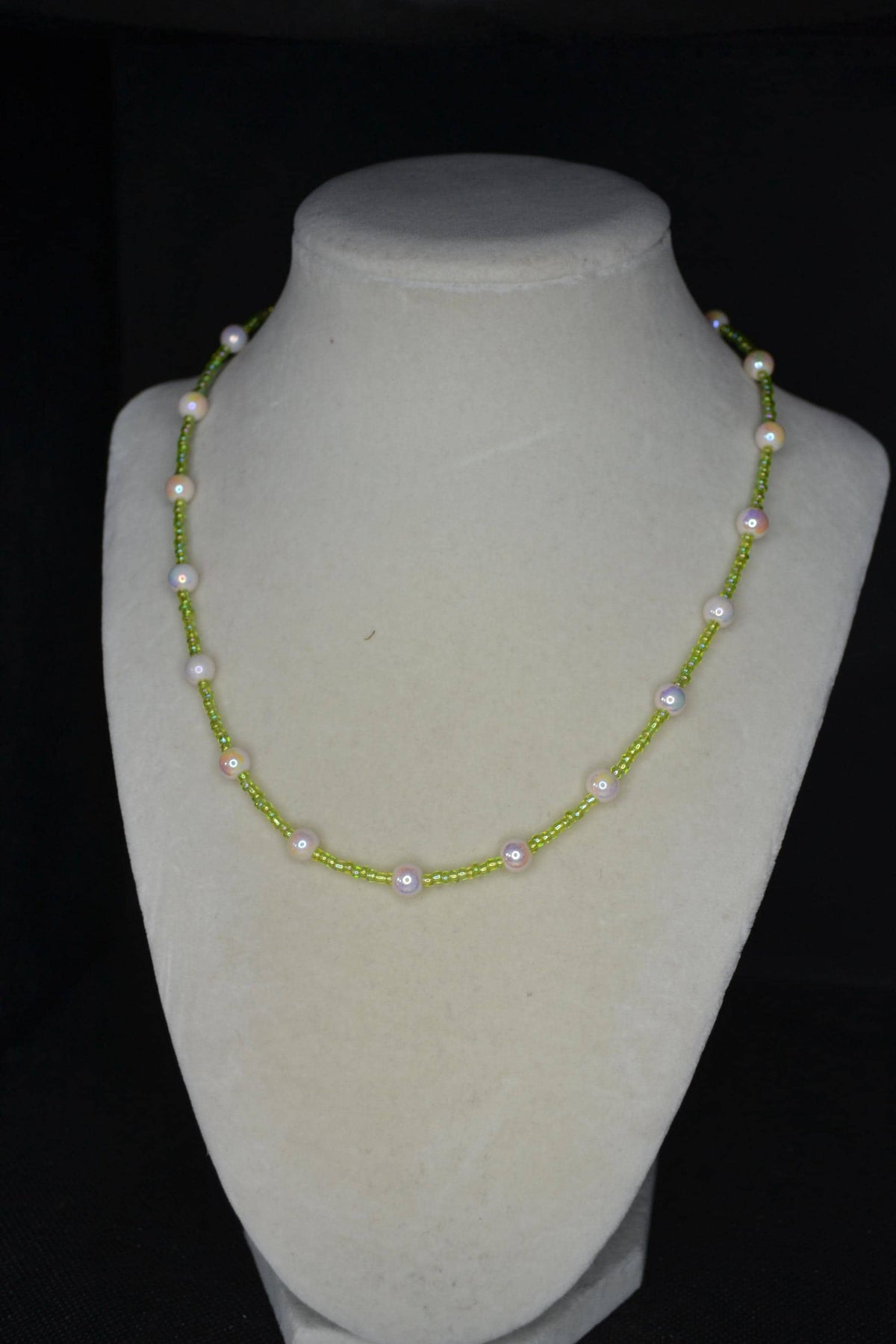 Multicolor glass bead necklace. Green and iridescent pearl