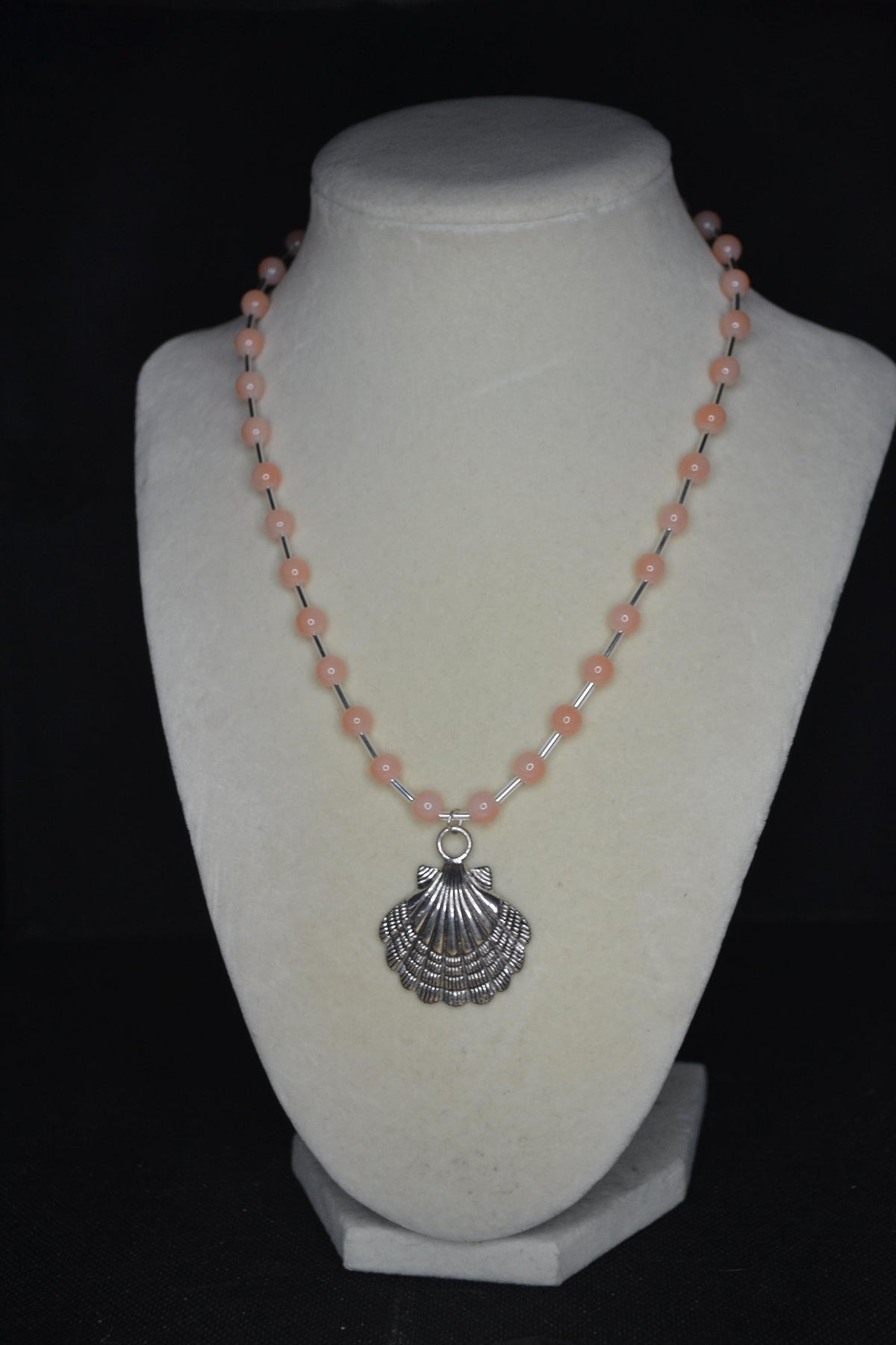 Silver sea shell pendant glass bead necklace. Coral and silver
