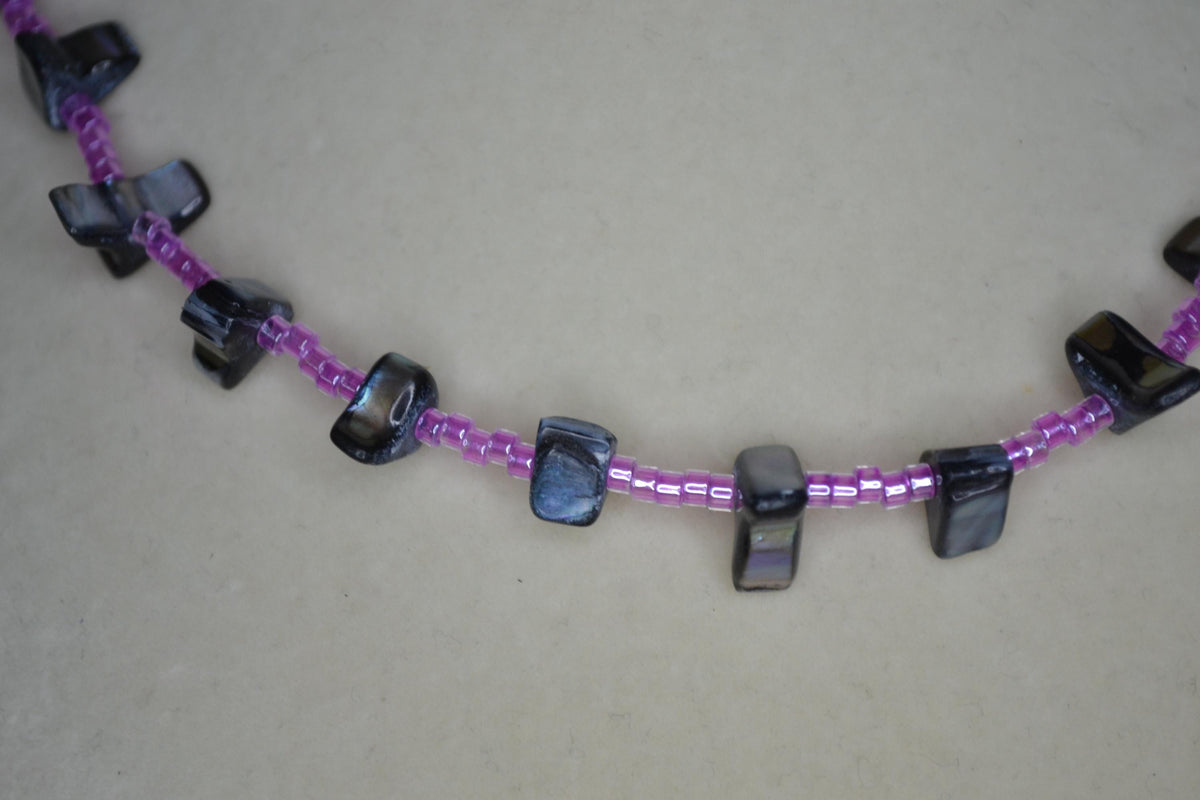 Multicolor glass bead choker. Black abalone and hot pink
