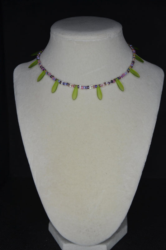Multicolor glass bead choker. Purples and frosted green