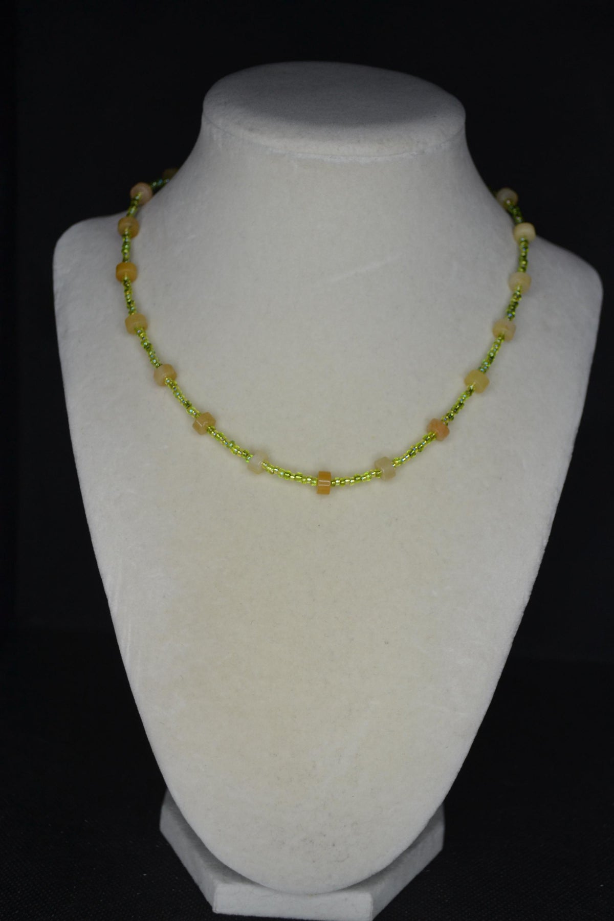 Multicolor glass bead choker. Yellow jade and green