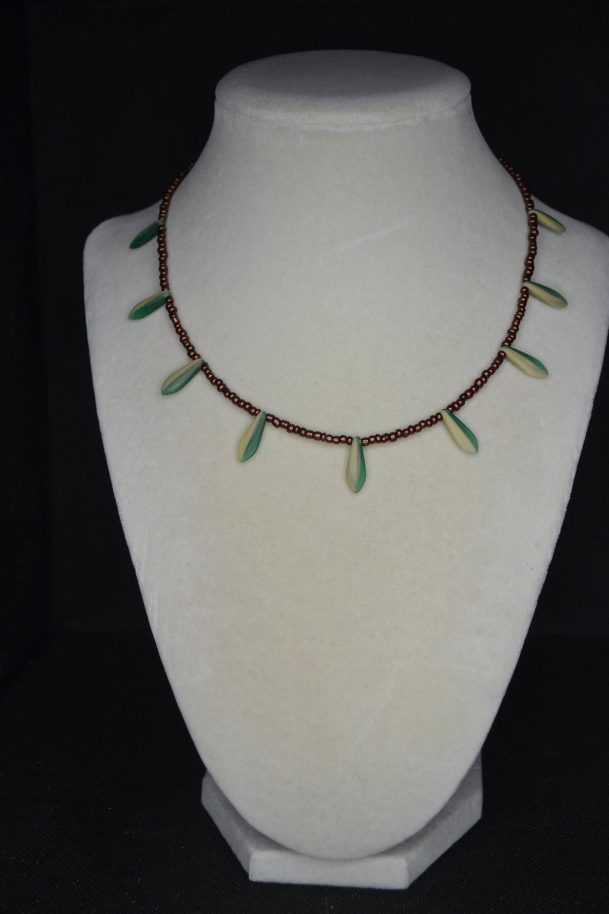 Multicolor glass bead choker. Teal/Beige daggers and metallic brown