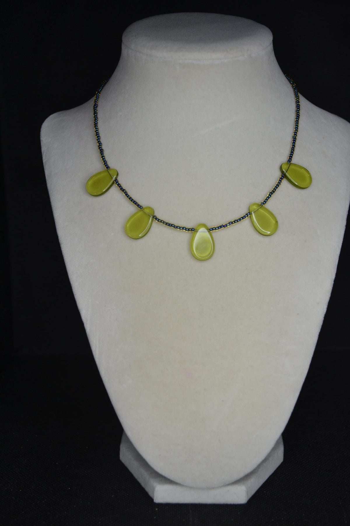 Multicolor glass bead necklace. Avocado and gunmetal