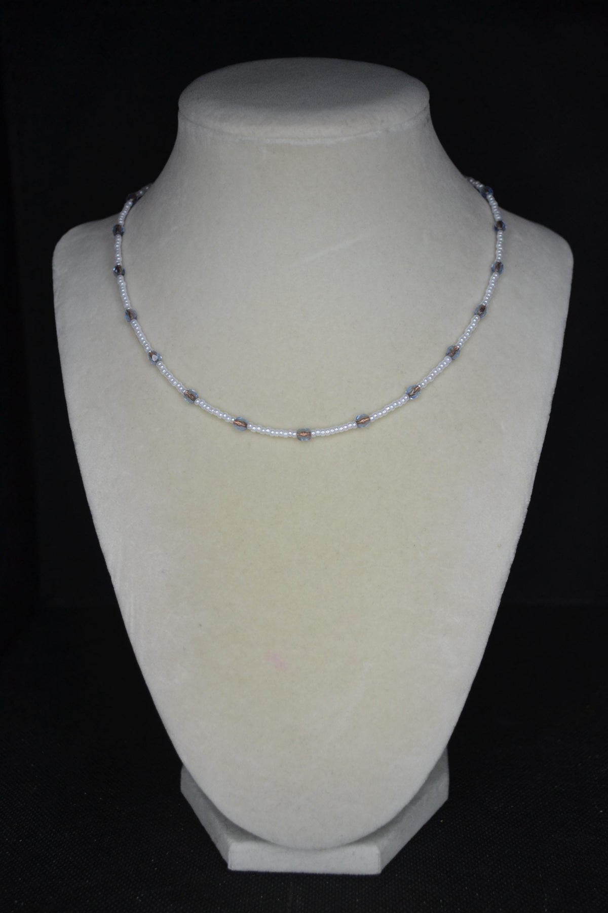 Multicolor glass bead choker. Pearl, blue, and bronze