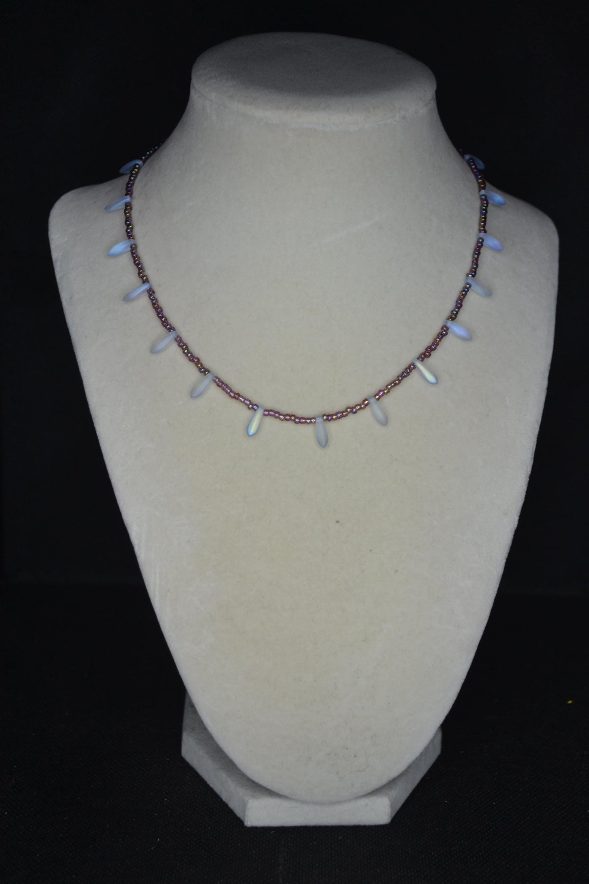 Multicolor glass bead choker. Amethyst and frosted blue