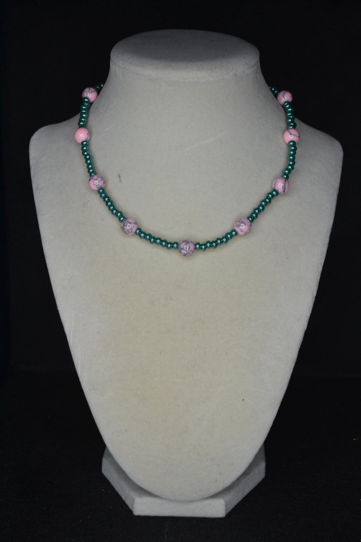 Multicolor glass bead choker. Teal and pink turquoise