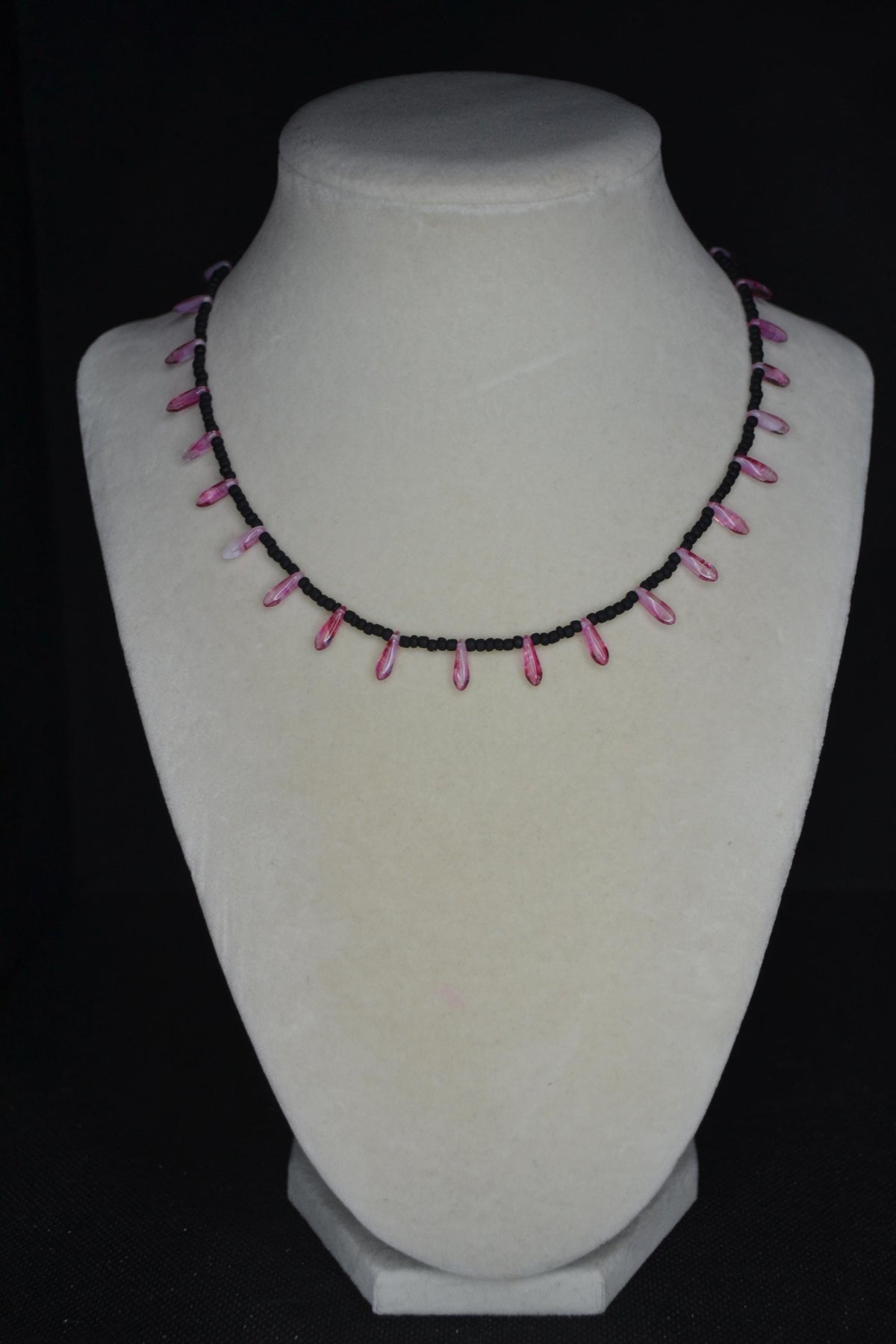 Multicolor glass bead choker. Pink swirl daggers and matte black