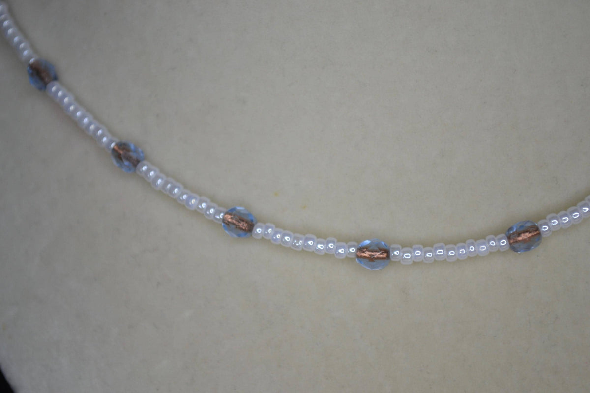 Multicolor glass bead choker. Pearl, blue, and bronze